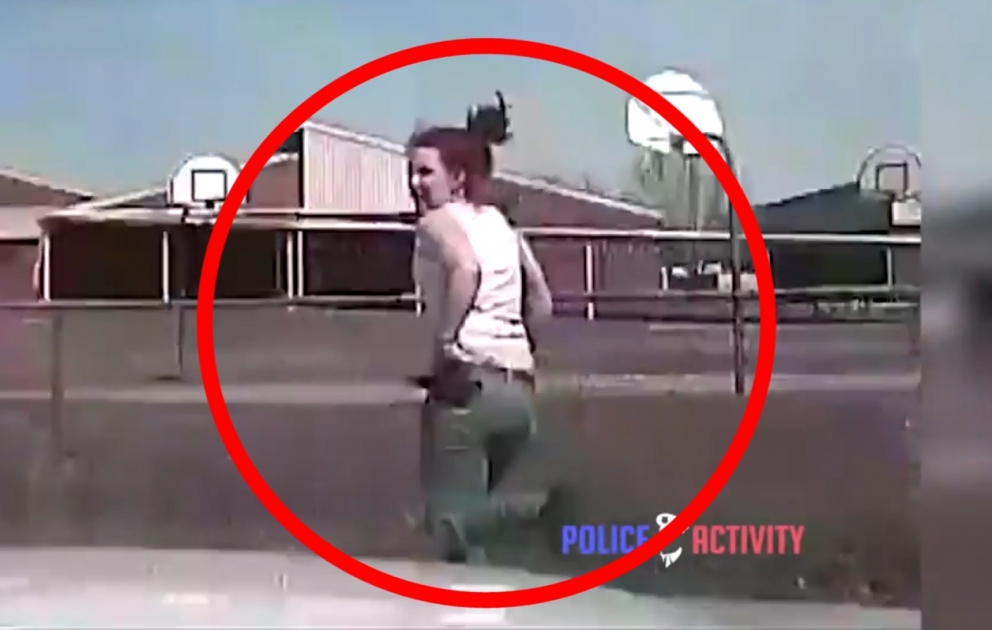La police a écrasé une femme armée pour l’empêcher de fuir
