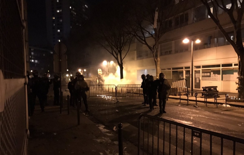 В Париже вспыхнули беспорядки и столкновения с полицией