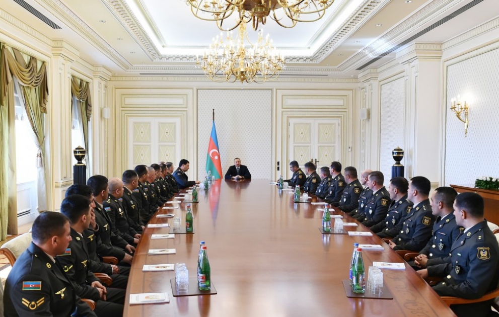 Le président de la République rencontre un groupe de militaires à la veille de l’anniversaire des hostilités d’avril
