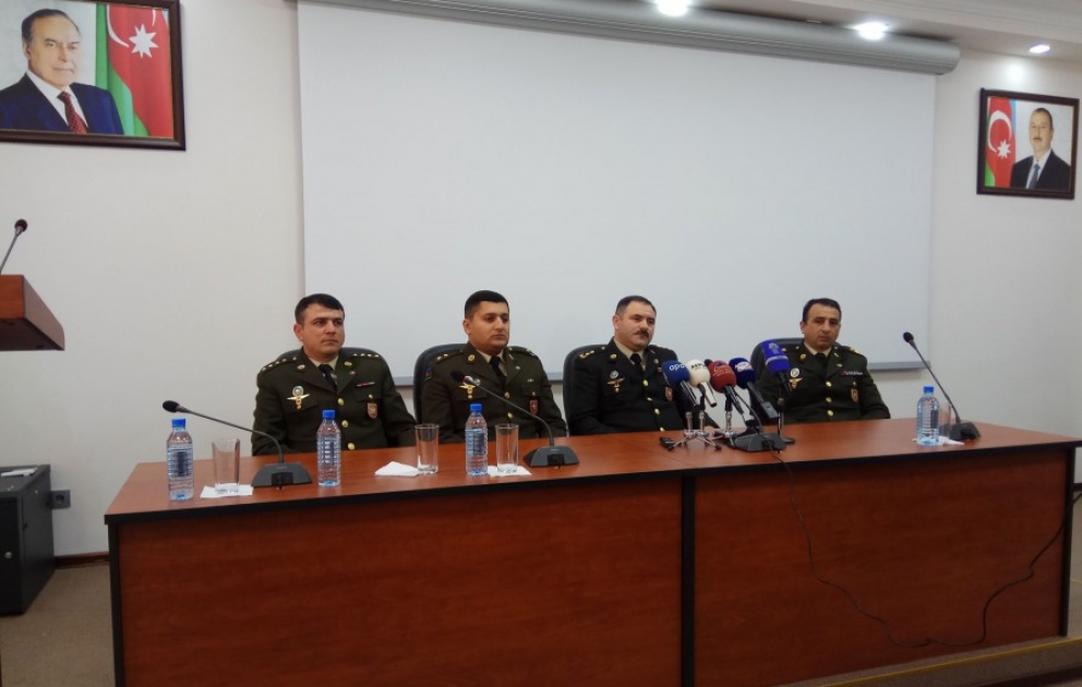 Группа военнослужащих-участников апрельских боев на пресс-конференции ответили на вопросы журналистов