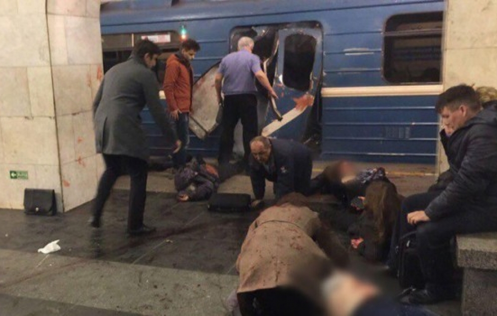 Blast hits St.Petersburg subway car