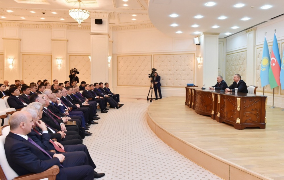 Déclaration conjointe à la presse des présidents azerbaïdjanais et kazakh