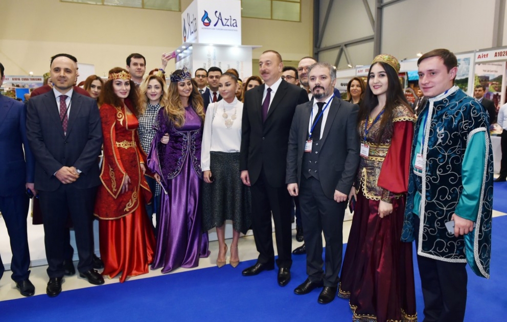 Präsident Ilham Aliyev besucht die XVI. Internationale Tourismus-und Reisemesse “AITF-2017“