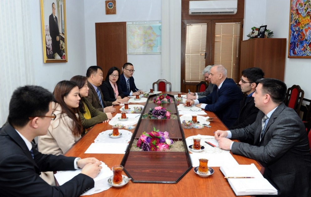 Secretary General of Xinjiang Institute of Foreign Affairs hails AZERTAC`s producing news in Chinese