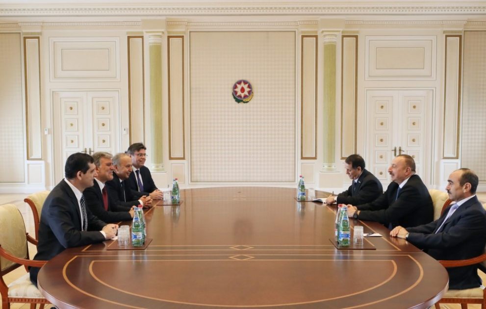 Le président Ilham Aliyev reçoit une délégation menée par Abdullah Gül