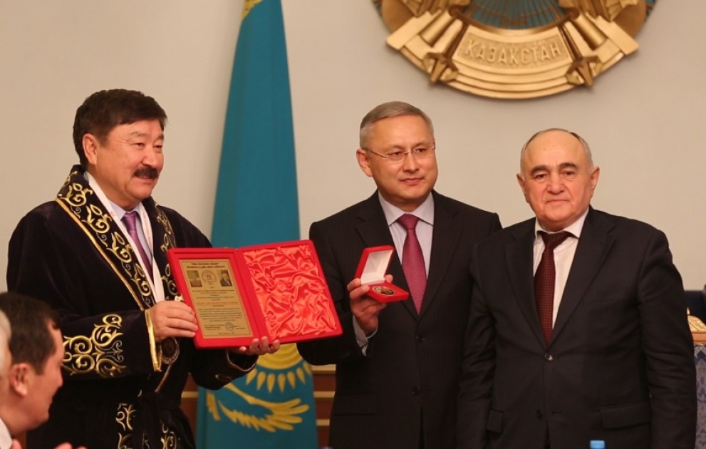 Bakıda TÜRKSOY-un baş direktoruna medal verildi