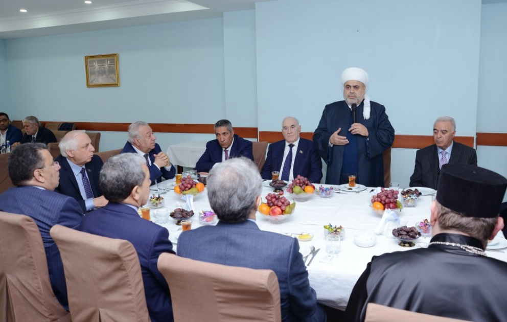 Görkəmli oftalmoloq alim, akademik Zərifə Əliyevanın xatirəsi anılıb