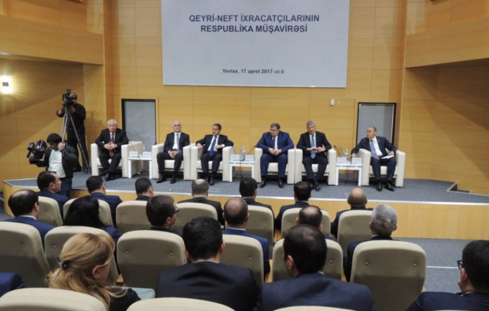 Qeyri-neft ixracatçılarının respublika müşavirəsi çərçivəsində sahibkarlarla müzakirələr aparılıb