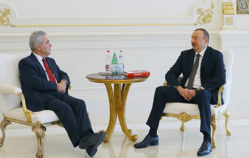 Aserbaidschans Präsident Ilham Aliyev empfängt Österreichs Ex-Präsident Heinz Fischer