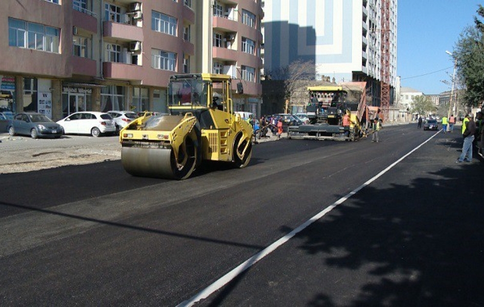 В Хатаинском районе Баку ремонтируется улица Сулеймана Везирова