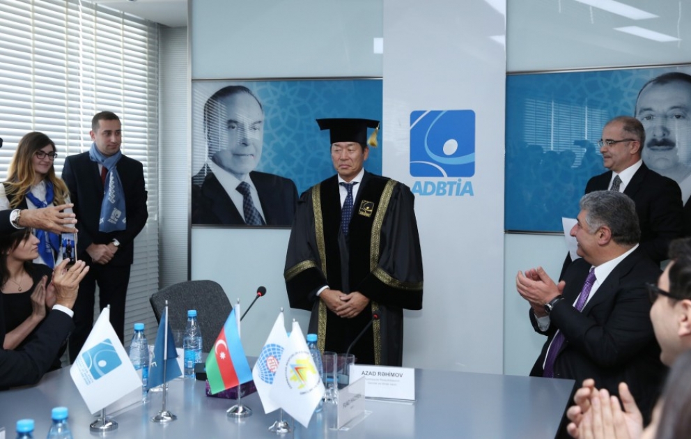 Beynəlxalq Gimnastika Federasiyasının prezidenti Bədən Tərbiyəsi və İdman Akademiyasının fəxri doktoru olub