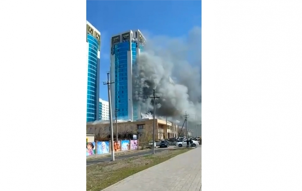 В Астане в здании случился пожар
