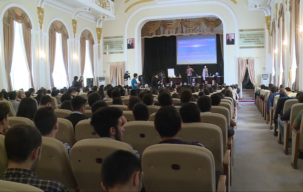UNEC-də “Science Slam” müsabiqəsinin final mərhələsi keçirilib