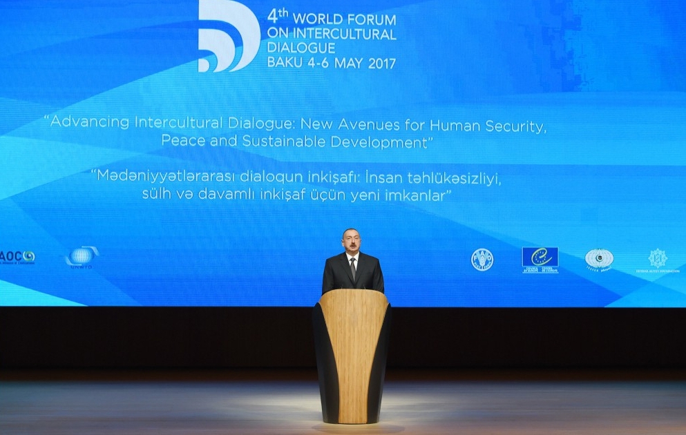 Bakıda IV Ümumdünya Mədəniyyətlərarası Dialoq Forumu keçirilir  
Azərbaycan Prezidenti İlham Əliyev Forumun rəsmi açılışında iştirak edib