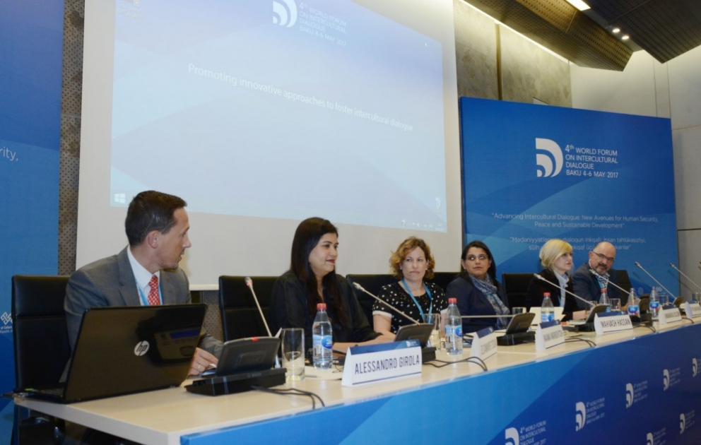 “Mədəniyyətlərarası dialoqun təşviqində innovativ yanaşmaların təbliği” mövzusunda sessiyada geniş müzakirələr aparılıb