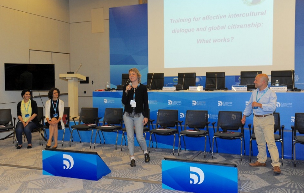 Forum çərçivəsində keçirilən panel sessiyada qlobal təhsil barədə maraqlı müzakirələr aparılıb
