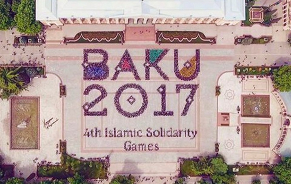 Gandja: 6 000 jeunes et adolescents se réunissent pour un flashmob grandiose représentant le symbole de Bakou 2017