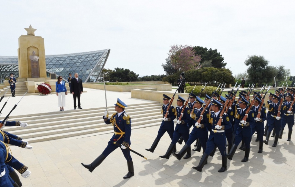 Le président de la République participe à la cérémonie organisée à l'occasion du Jour de la Victoire