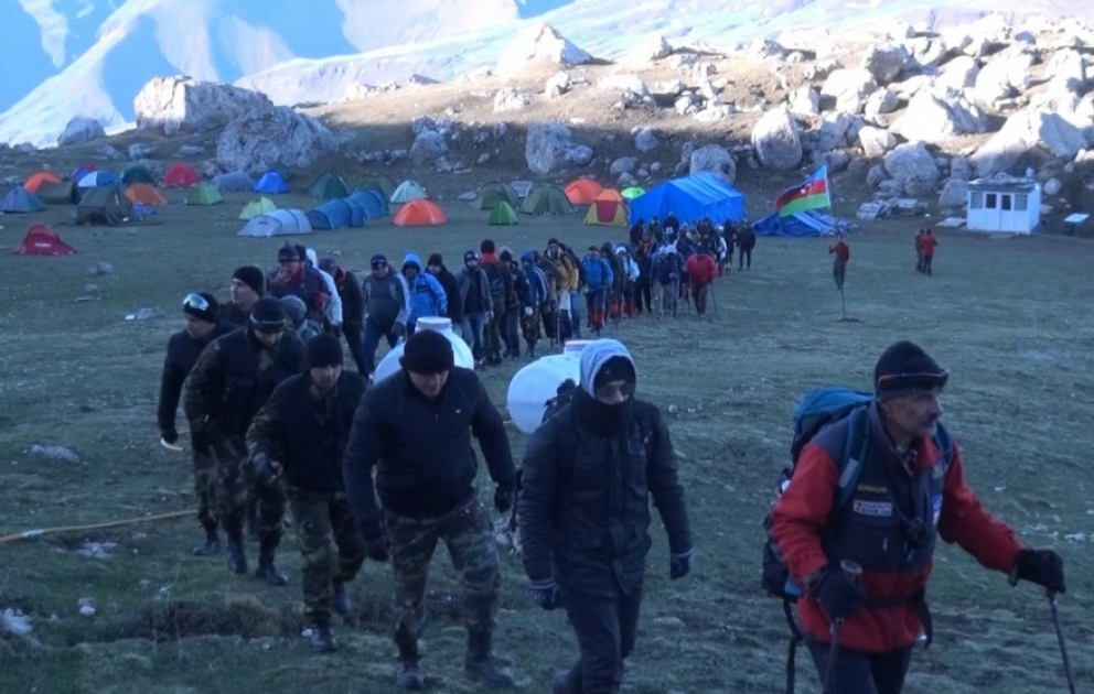 “Heydər Əliyev zirvəsi”nə yürüşlərə 400-dən çox peşəkar və həvəskar idmançı qatılıb
