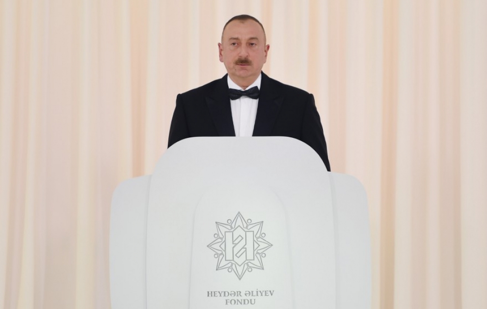 Ümummilli Liderin anadan olmasının 94-cü ildönümünə və Heydər Əliyev Fondunun fəaliyyətinin 13 illiyinə həsr olunan  təntənəli mərasim keçirilib 
Azərbaycan Prezidenti İlham Əliyev mərasimdə iştirak edib