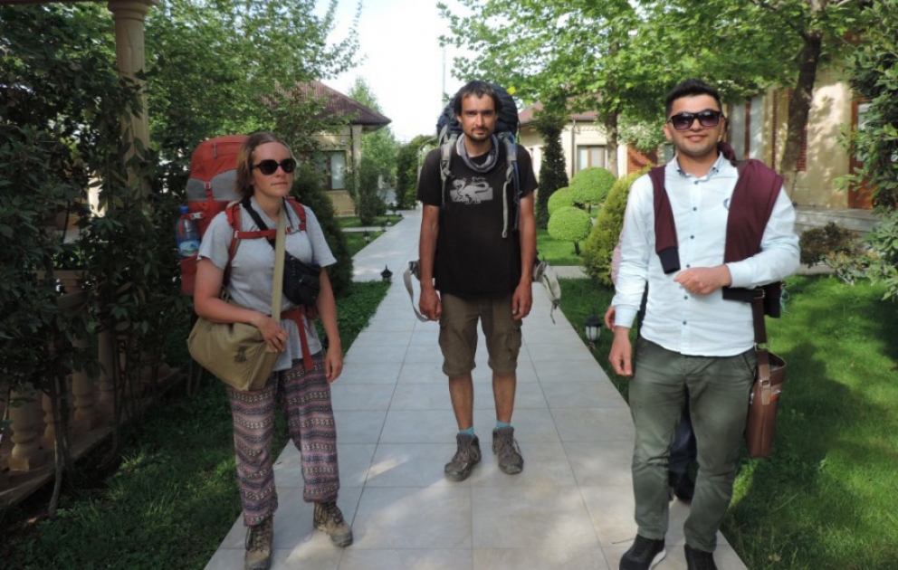 Dünyanı pulsuz gəzən çexiyalı turistlər Azərbaycanda
