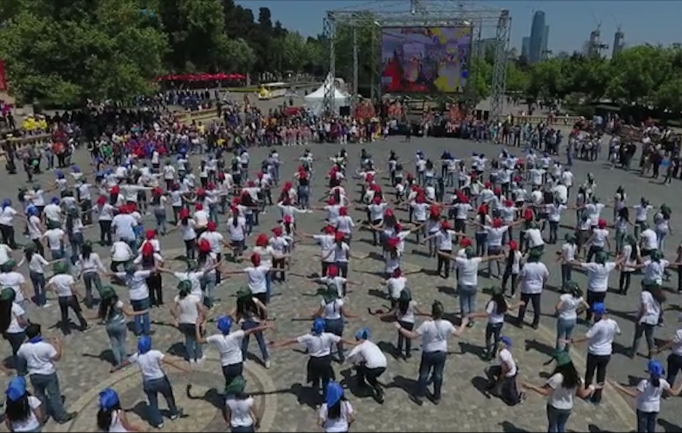 Flashmob gewidmet den IV Islamischen Spiele Solidarität