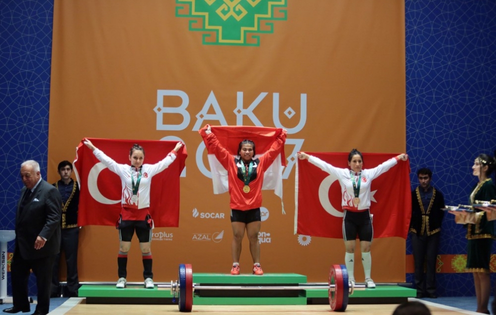 “Bakı-2017”: İndoneziyalı qadın atlet 48 kiloqram çəki dərəcəsində çempion olub