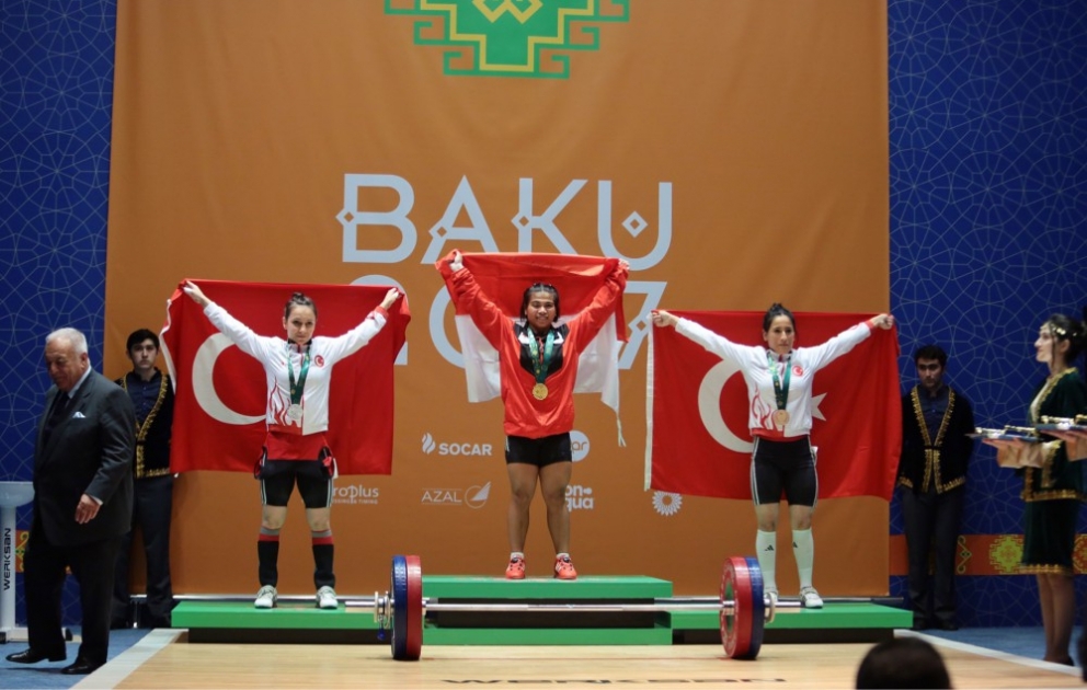 «Баку-2017»: Индонезийская спортсменка стала чемпионом в весовой категории 48 кг