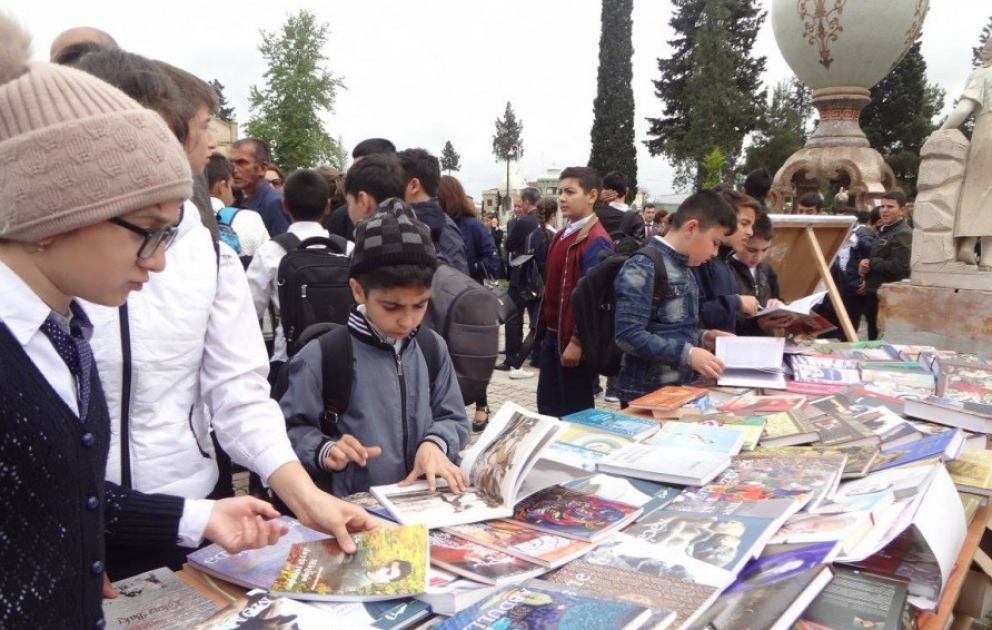 “Kitab bayramı”nda 3 mindən çox nəşr sərgilənib