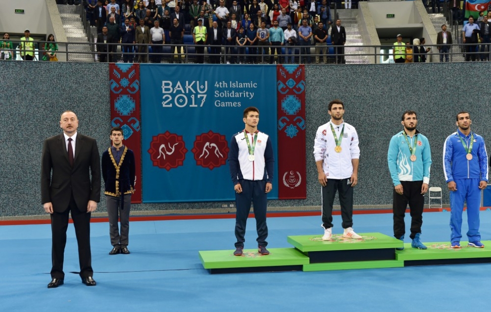 Azərbaycan millisi İslamiadanın yunan-Roma güləşi yarışlarının qalibidir 
Azərbaycan Prezidenti İlham Əliyev yarışların final görüşünə baxıb