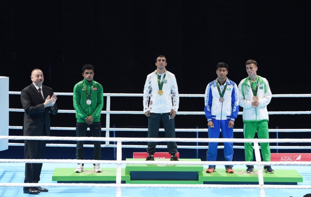 Bakou 2017: les boxeurs azerbaïdjanais récoltent 7 médailles dont 3 en or, 3 en argent et 1 en bronze 
Le président Ilham Aliyev suivi la rencontre finale