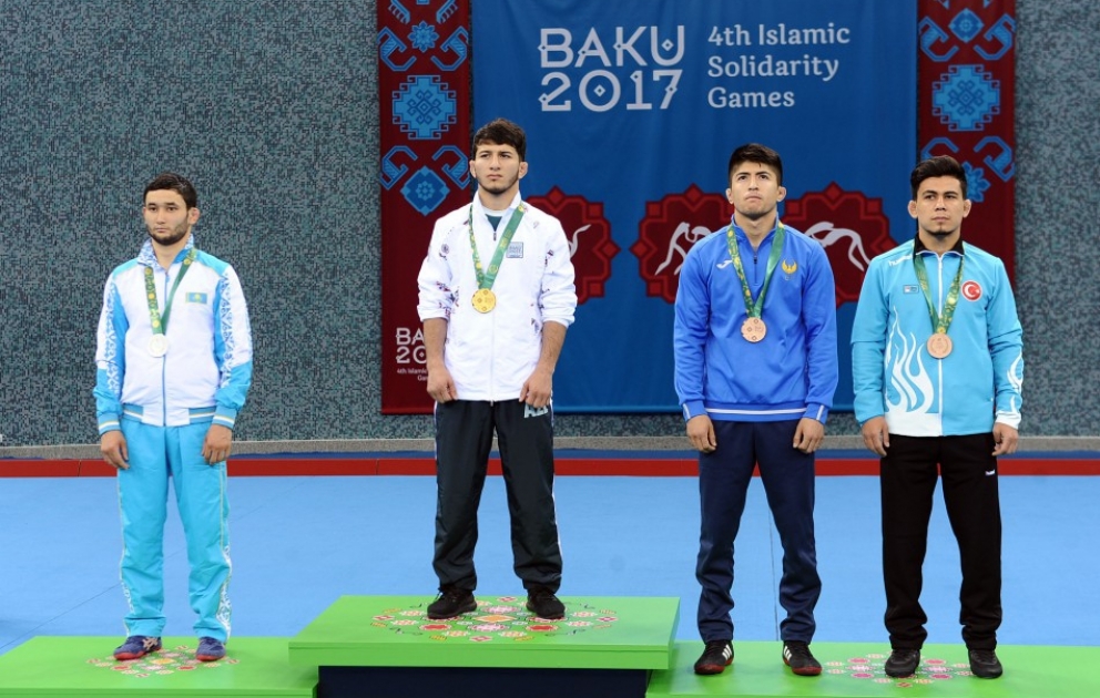 Sərbəst güləşçilərimiz İslamiadada ilk qızıl medal qazanıblar
