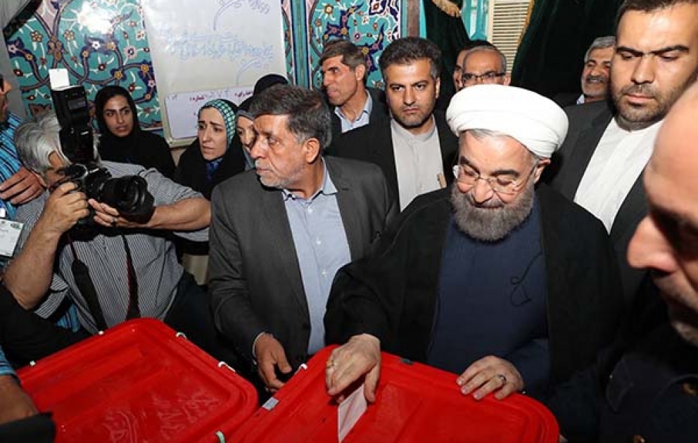 Həsən Ruhani yenidən İranın prezidenti seçilib