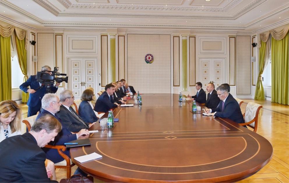 Präsident Ilham Aliyev empfängt Delegation des Europäischen Parlaments
