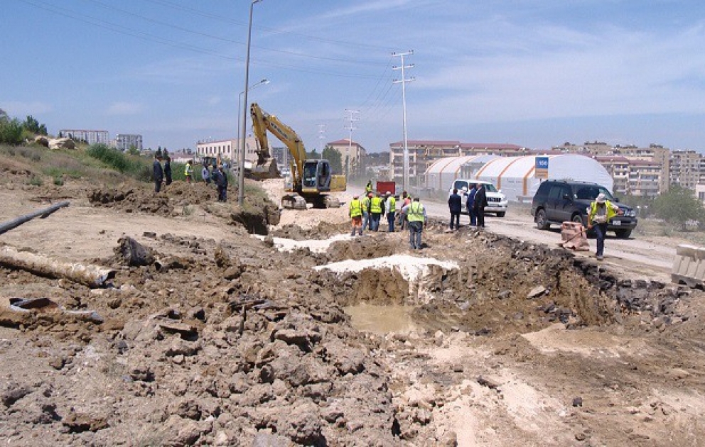 Qaraçuxur qəsəbəsindəki küçələrdən biri əsaslı təmir edilir
