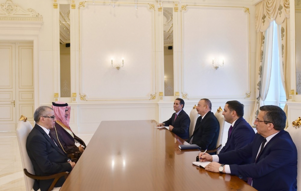 Le président Ilham Aliyev reçoit le ministre d’Etat saoudien pour le Golf arabe