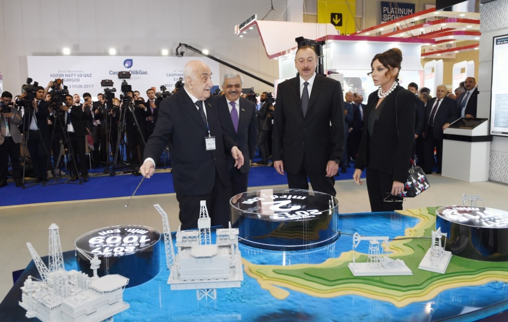 Präsident Ilham Aliyev nimmt an der Eröffnungsfeier der XXIV. Fachmesse “Caspian Oil & Gas-2017“ teil