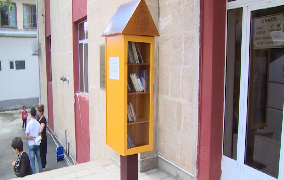 Qusarda oxucuların diqqətini çəkmək üçün maraqlı aksiya keçirilib