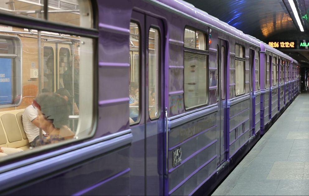 Bakı metrosunda yeni dizaynda qatar istifadəyə verilib