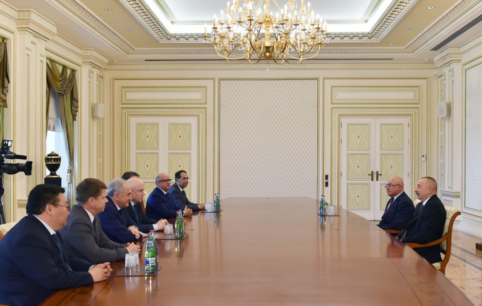 Президент Ильхам Алиев принял находящихся с визитом в Баку руководителей таможенных служб государств-участников СНГ