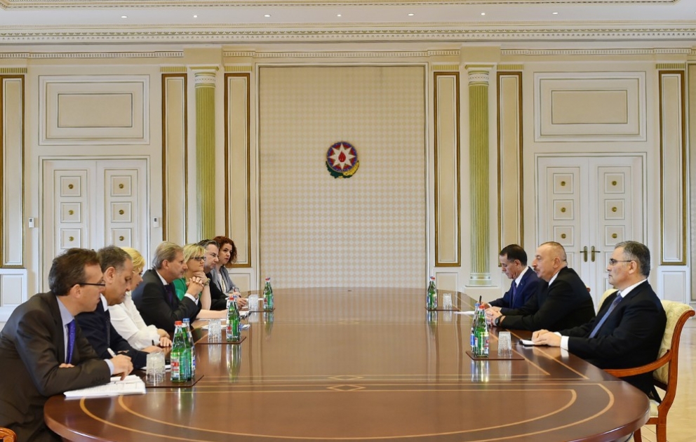 Entretien du président Ilham Aliyev avec une délégation menée par le Commissaire européen Johannes Hahn