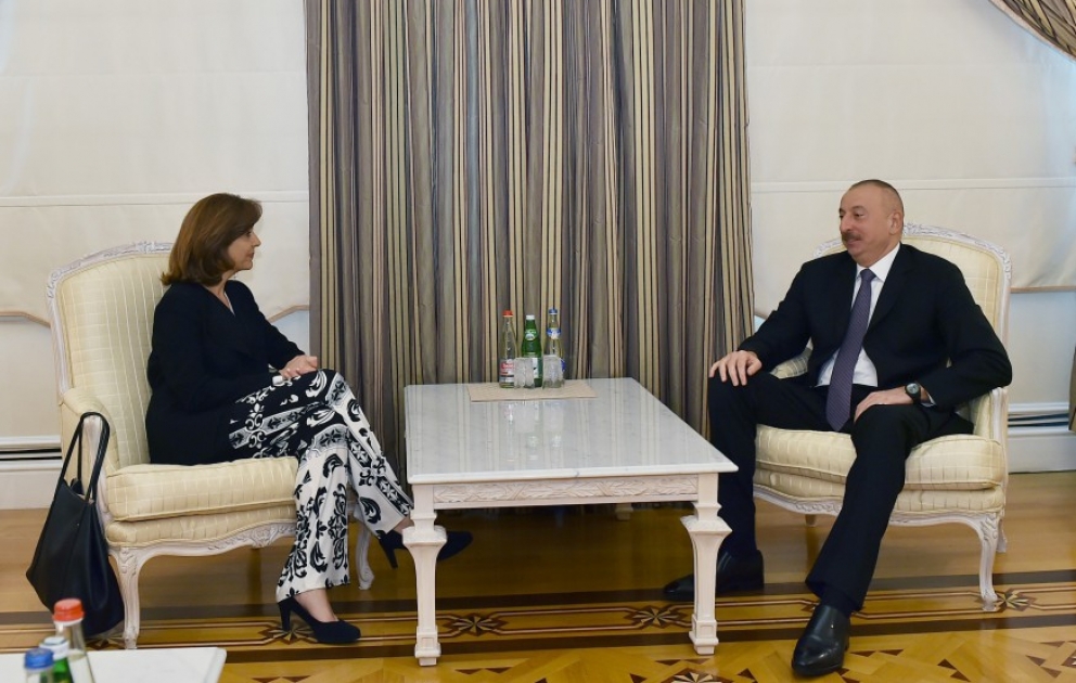 President Ilham Aliyev received Colombian FM