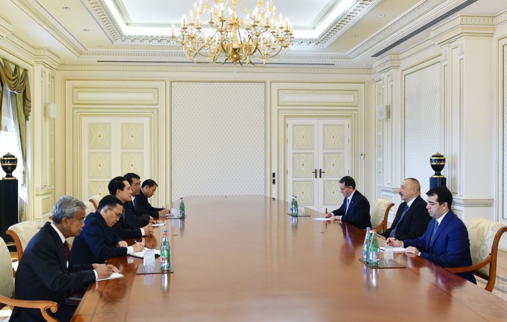Präsident Ilham Aliyev empfängt Außenminister von Laos