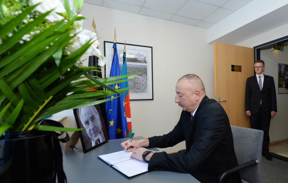 Le président Ilham Aliyev présente ses condoléances suite au décès de Helmut Kohl