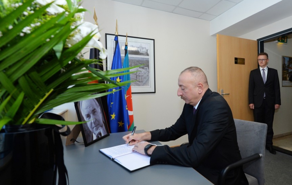 Staatspräsident Ilham Aliyev besucht Deutsche Botschaft Baku