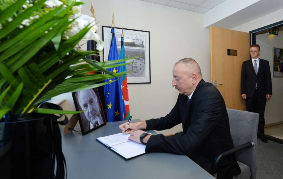President Ilham Aliyev visited German Embassy to offer condolences over death of former Federal Chancellor Helmut Kohl