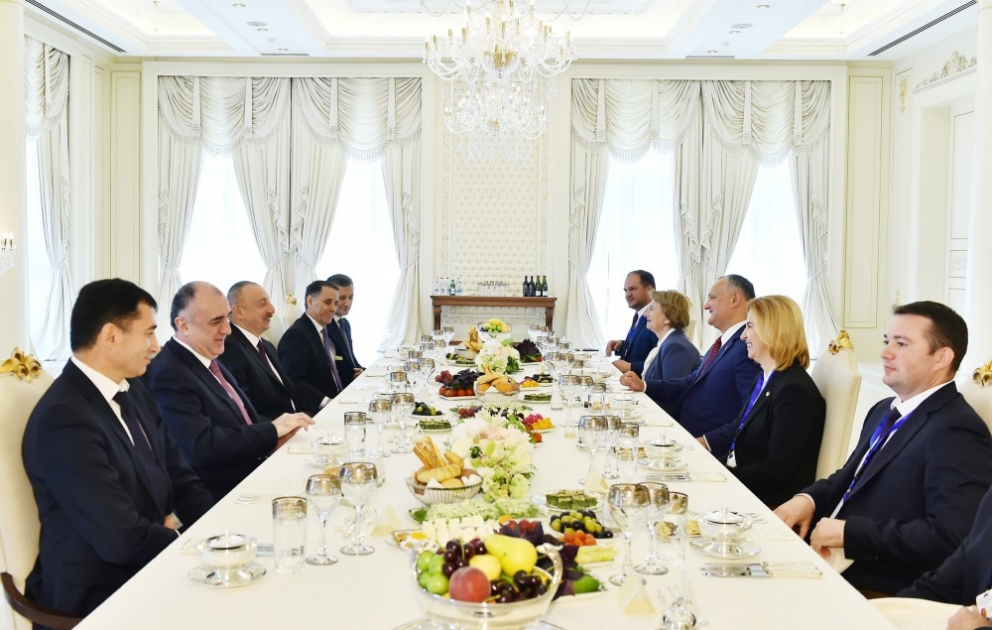 Ali qonağın şərəfinə
