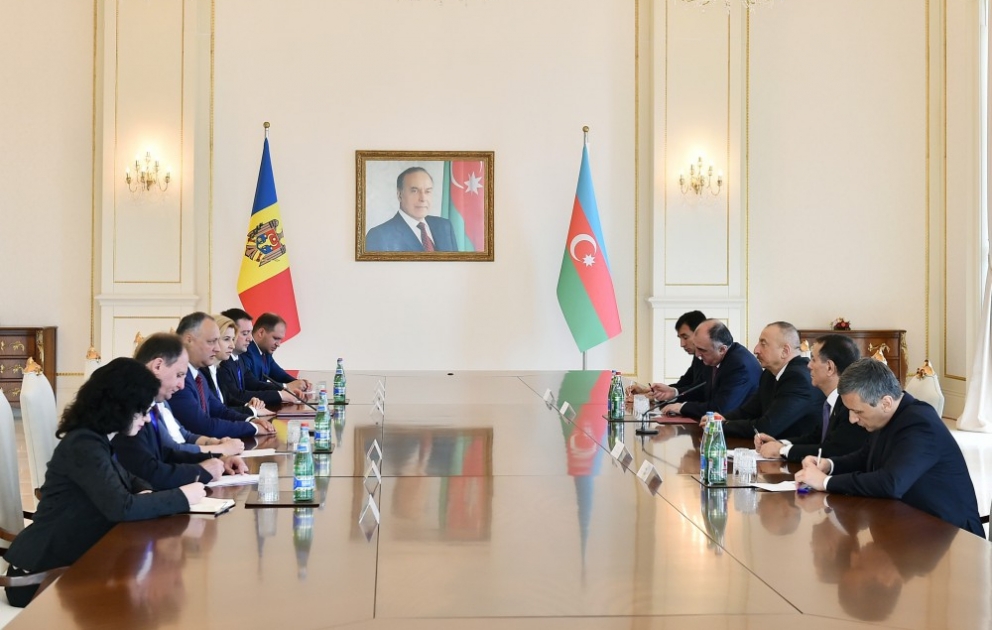 Präsident Ilham Aliyev und Präsident Igor Dodon treffen sich im erweiterten Format