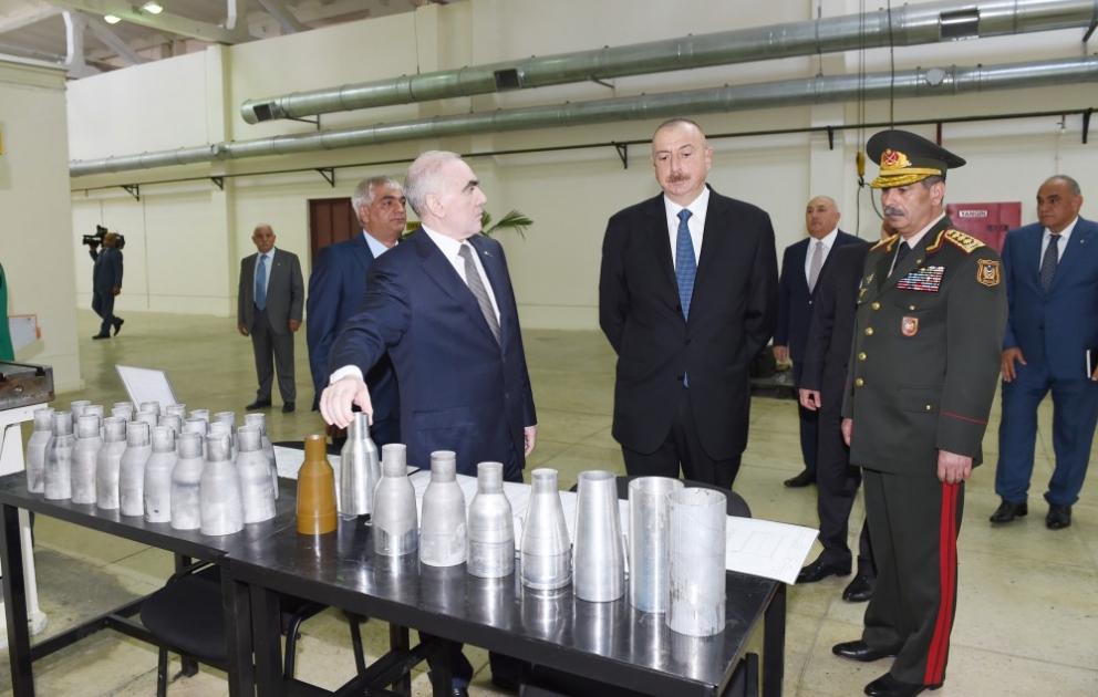 Şirvan şəhərində tank əleyhinə qumbaraatan üçün sursat istehsalı zavodu istifadəyə verilib 
Prezident İlham Əliyev müəssisəni işə salıb