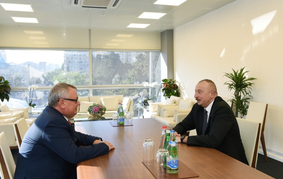 Prezident İlham Əliyev “VTB Bank”ın prezidenti, idarə heyətinin sədrini qəbul edib